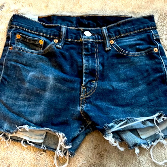 Levi cut off shorts size 30 run small - Picture 1 of 5